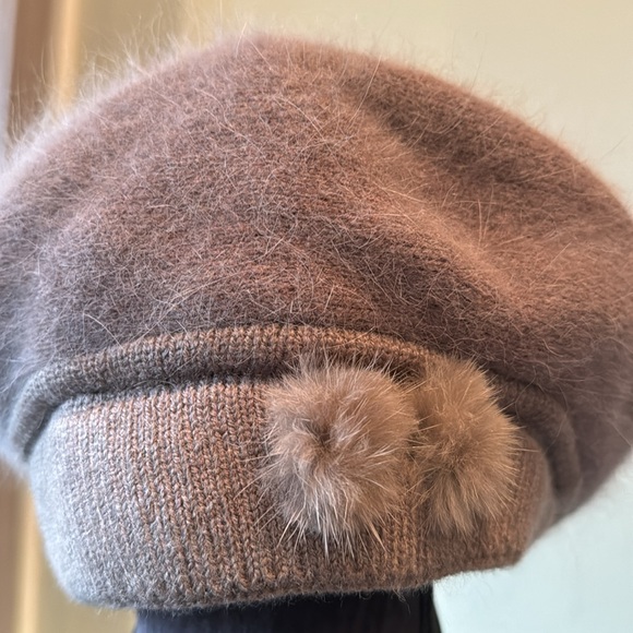 Beautiful NWOT barrette 50% angora with mink embellishment & fleece on inside - Picture 3 of 6